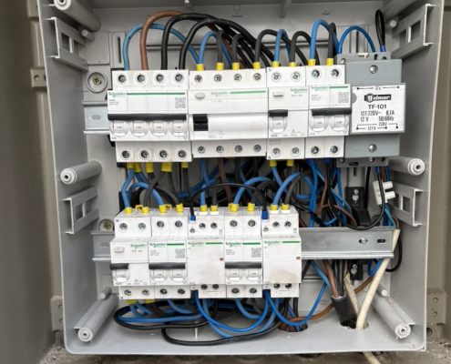 Cuadro eléctrico renovado en comunidad de vecinos por Farenas