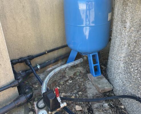 Cuadro de protecciones y vaso de expansión para bomba de pozo y riego por aspersión en Valencina de la Concepción Cuadro de protecciones y vaso de expansión para bomba de pozo y riego por aspersión en Valencina de la Concepción