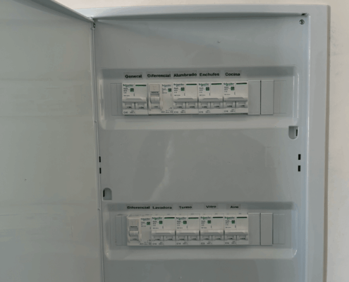 Cuadro eléctrico actualizado a la nueva normativa, segundo cuadro y pica de tierra en Dos Hermanas