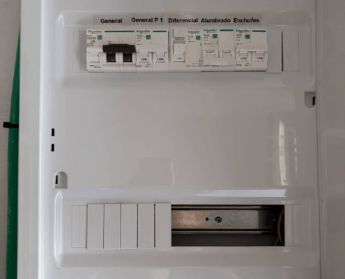 Cuadro eléctrico nuevo a la nueva normativa, segundo cuadro y pica de tierra en vivienda de Dos Hermanas